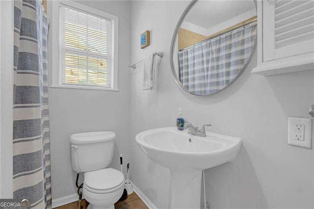 bathroom featuring sink and toilet