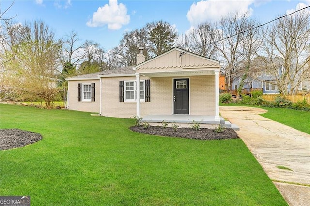 view of front of property with a front yard and a porch