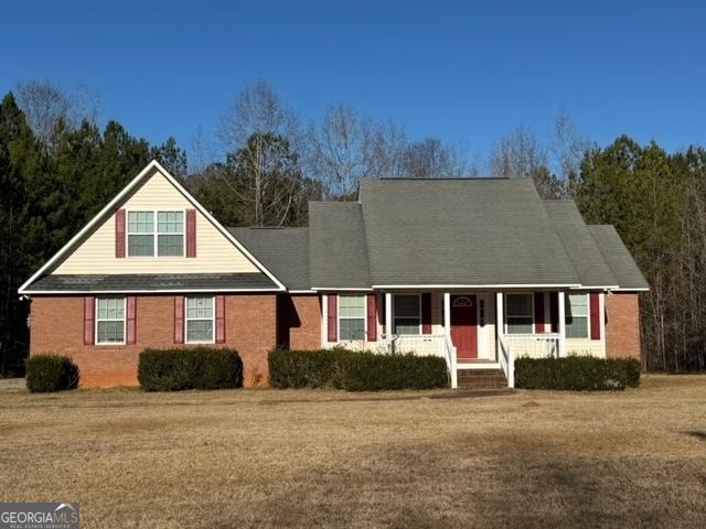 view of front of property with a porch and a front yard