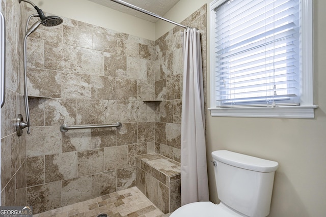 bathroom featuring a shower with curtain and toilet