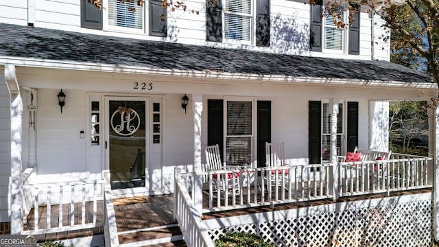 property entrance featuring a porch