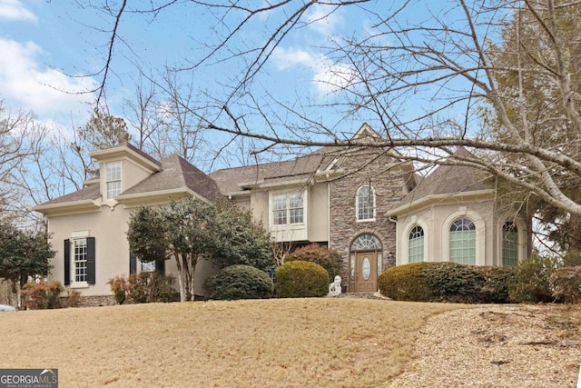 view of front of house featuring a front lawn