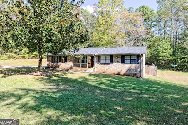 ranch-style house featuring a front lawn