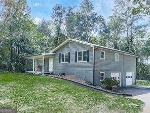 view of front of house featuring a garage and a front lawn