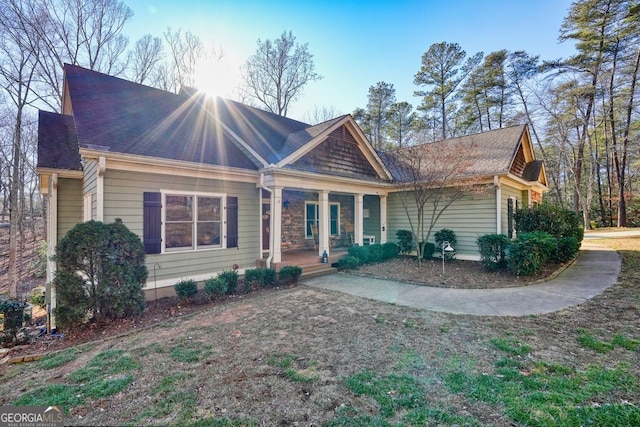 view of front of property featuring covered porch