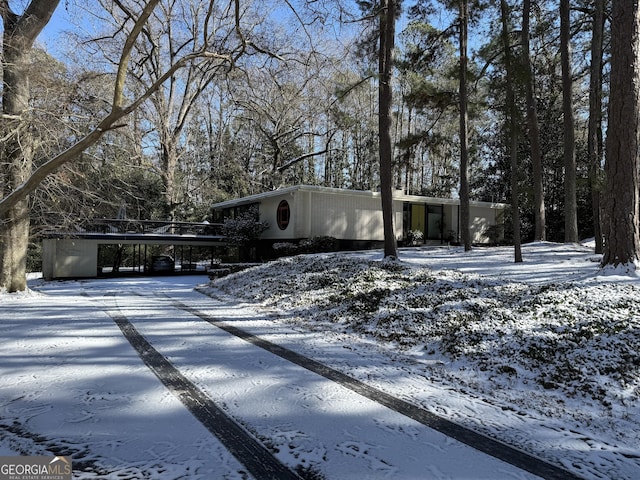 view of front of property