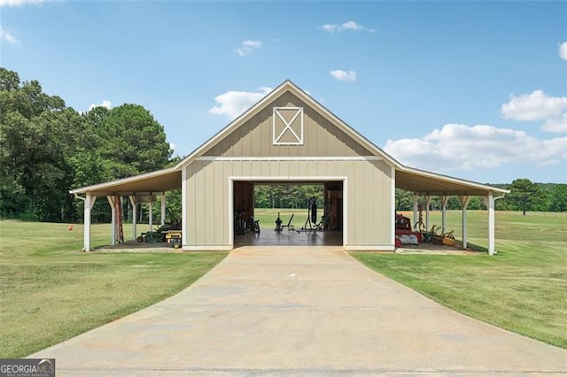 view of property's community featuring a yard and an outbuilding