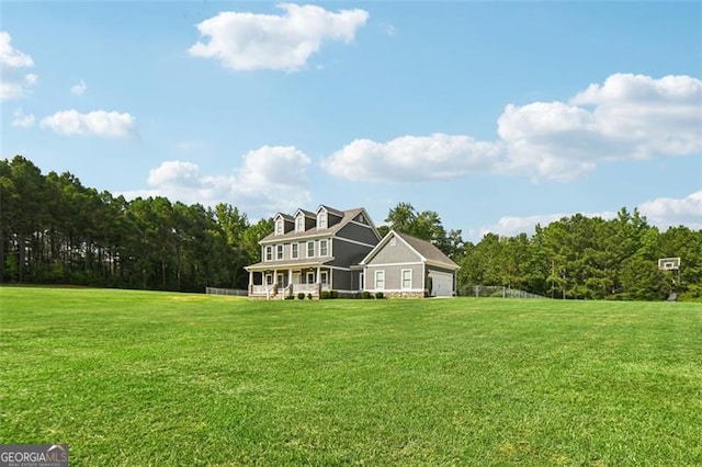 view of front facade featuring a front yard