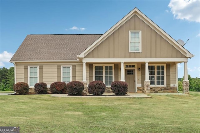 view of front of house with covered porch and a front lawn