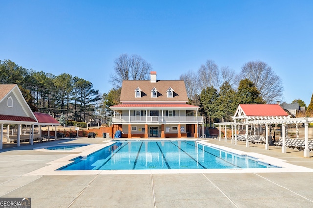 view of pool featuring an in ground hot tub, a pergola, and a patio area