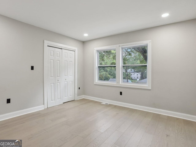 unfurnished bedroom featuring baseboards, visible vents, light wood-style flooring, and recessed lighting