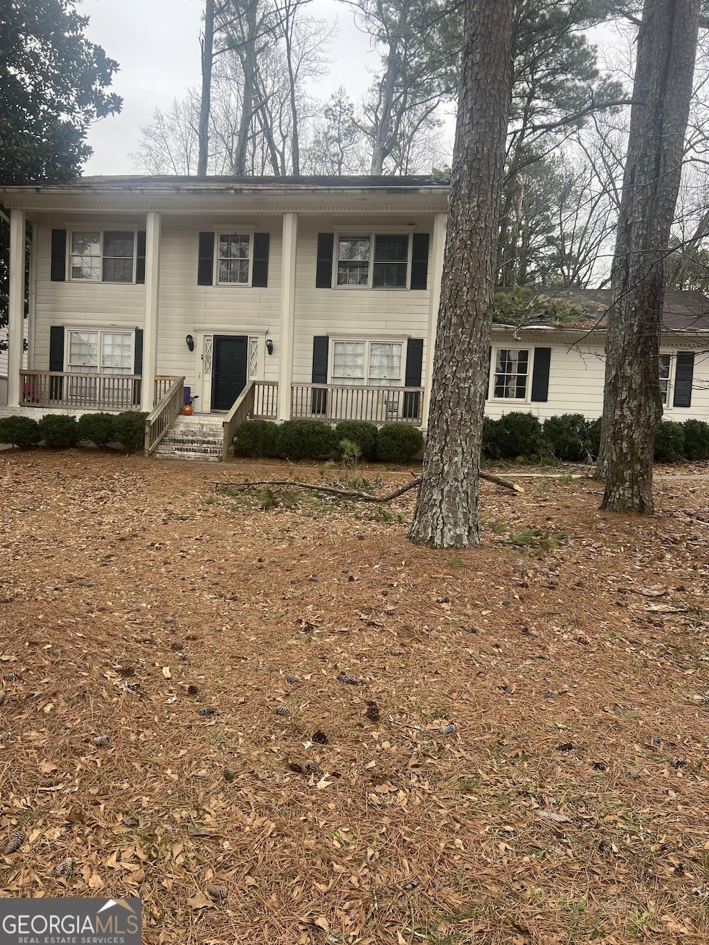 view of front of property with a porch