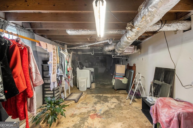 basement with washer / dryer