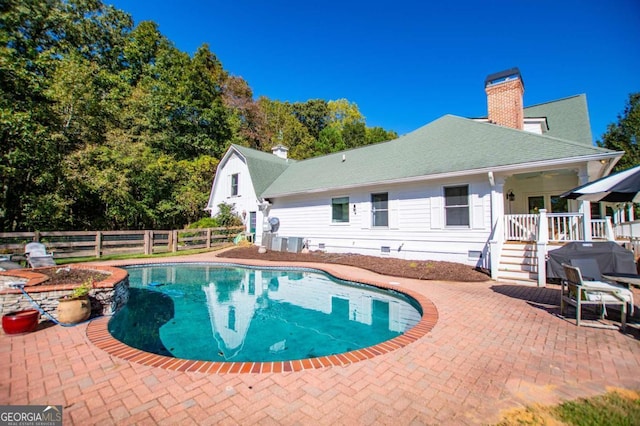 view of swimming pool featuring a patio