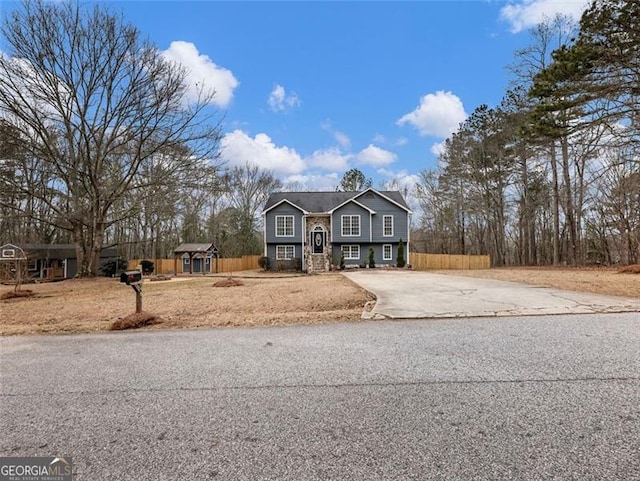 split foyer home with fence and driveway