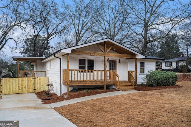 view of front of property featuring covered porch