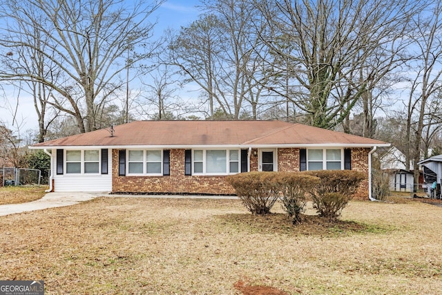 single story home featuring a front yard