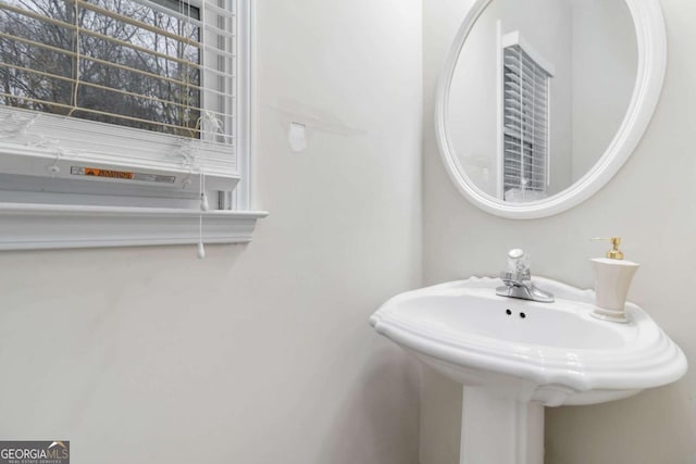 bathroom featuring sink