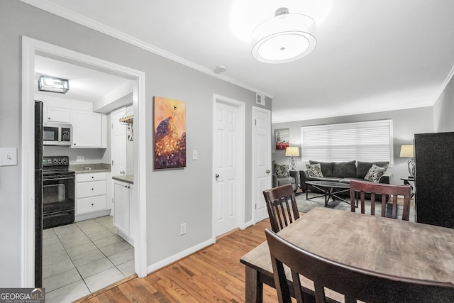 dining area featuring light hardwood / wood-style floors and ornamental molding