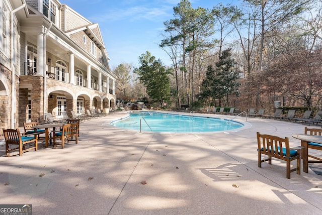 view of swimming pool featuring a patio