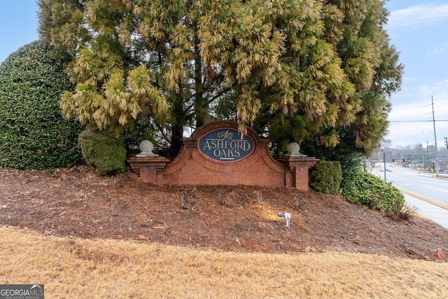 view of community / neighborhood sign