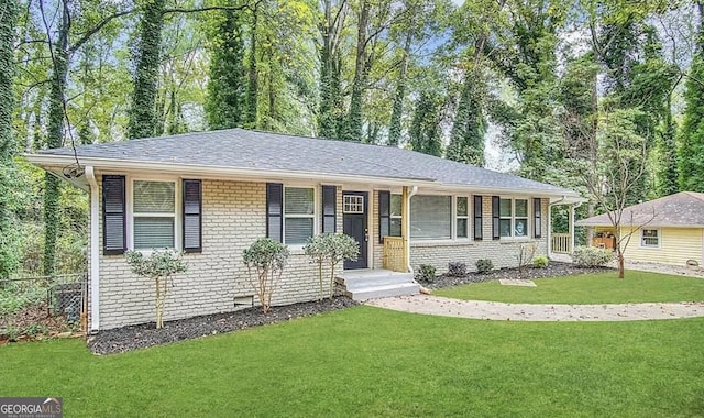 ranch-style home featuring a porch and a front lawn