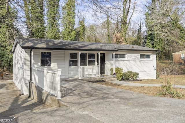 view of front of property featuring covered porch