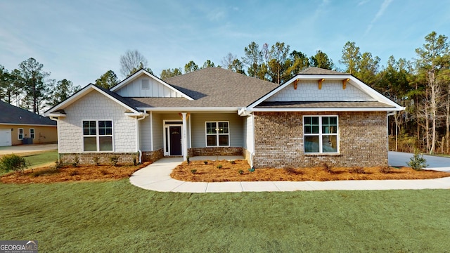 craftsman inspired home with a front yard