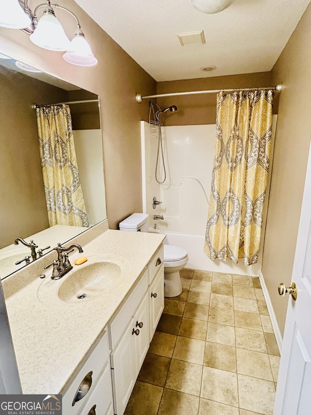 full bathroom featuring vanity, toilet, shower / bath combo with shower curtain, and a textured ceiling