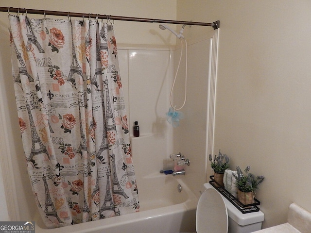 bathroom featuring toilet and shower / tub combo