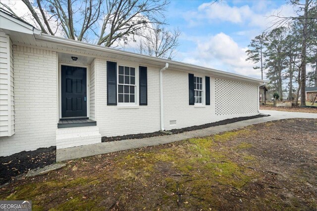 exterior space with a lawn