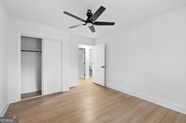 unfurnished bedroom featuring light wood-type flooring, ceiling fan, and a closet