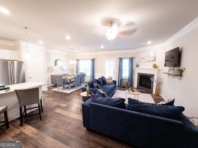 living room featuring ornamental molding, dark hardwood / wood-style floors, and ceiling fan