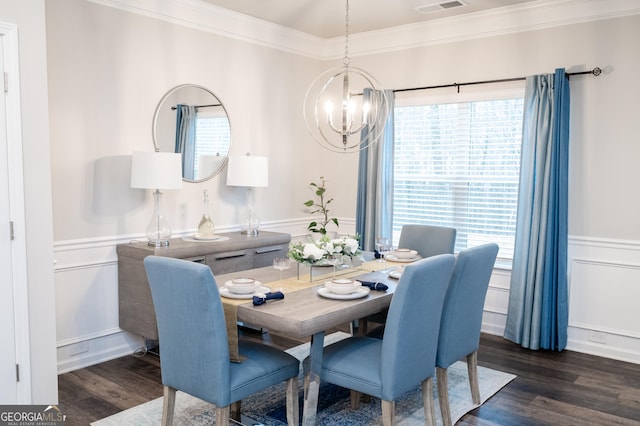 dining room featuring crown molding, dark hardwood / wood-style floors, and an inviting chandelier