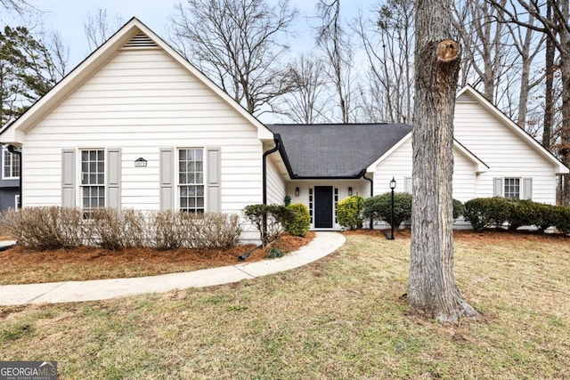 view of front of house featuring a front yard