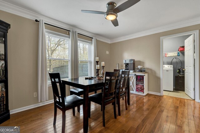 kitchen featuring stainless steel appliances, hanging light fixtures, a center island, and a breakfast bar area