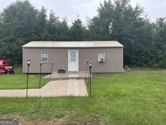 view of outdoor structure with a yard