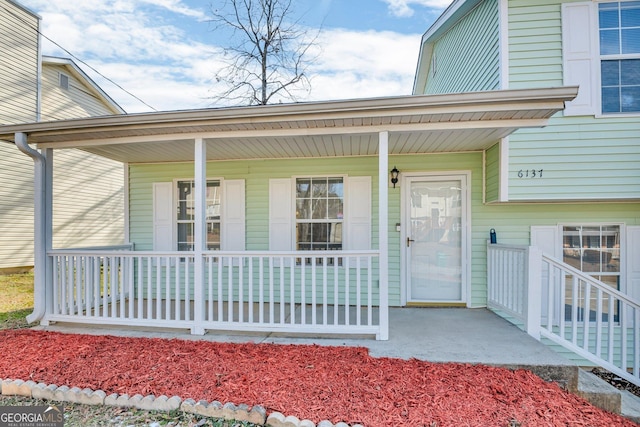 property entrance with covered porch