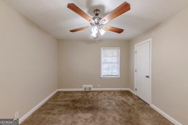 unfurnished room featuring ceiling fan and carpet flooring