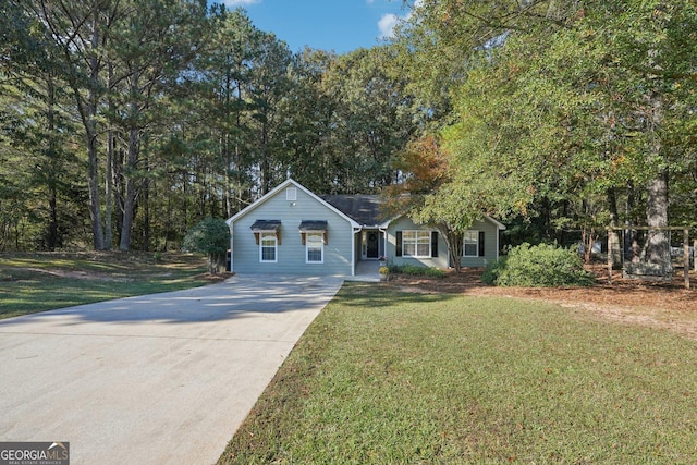 view of front of house with a front lawn