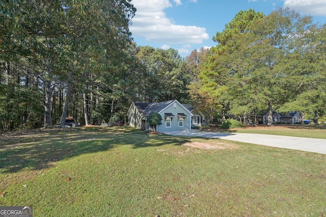 view of front of property with a front yard