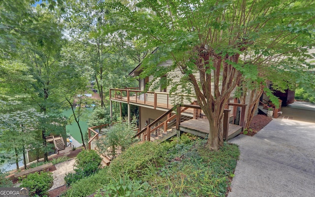 view of front of house featuring a wooden deck