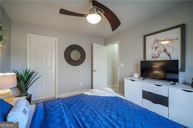 bedroom with ceiling fan