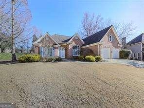 view of front of home with a garage and a front yard