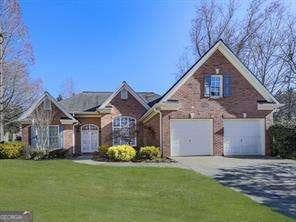 front of property featuring a garage and a front yard