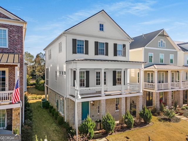 view of front of property featuring central AC unit and a front yard