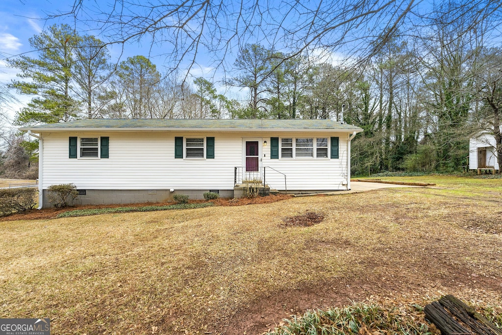 view of front of house with a front lawn