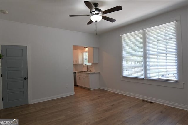 empty room featuring sink, hardwood / wood-style floors, and ceiling fan