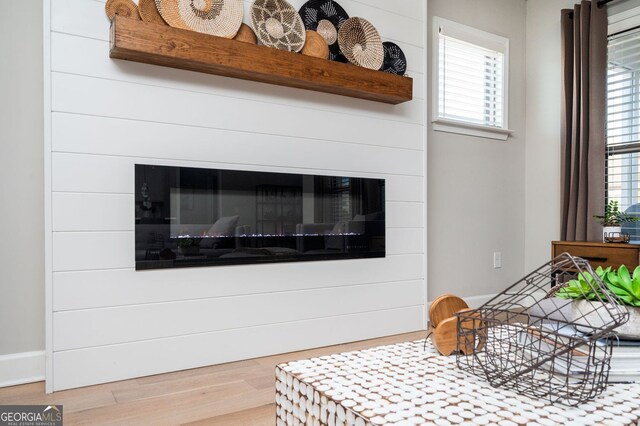 details featuring hardwood / wood-style flooring