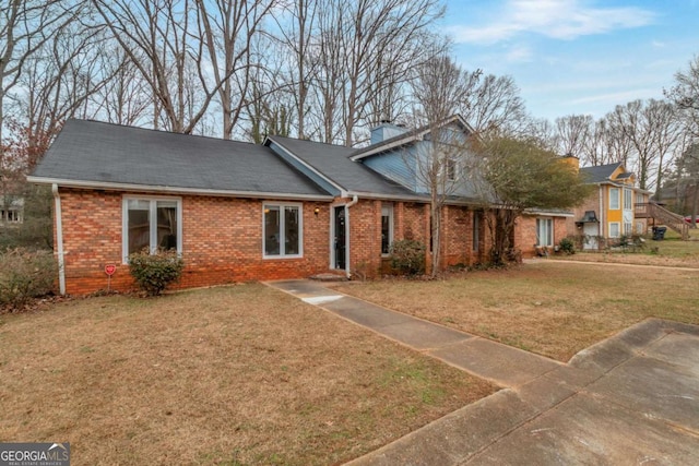 view of front of home with a front lawn